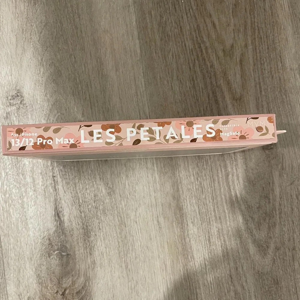 ✂️🏷️ NWT - Les Petales Magsafe - Magnetic Snap-On Protective Cell Case